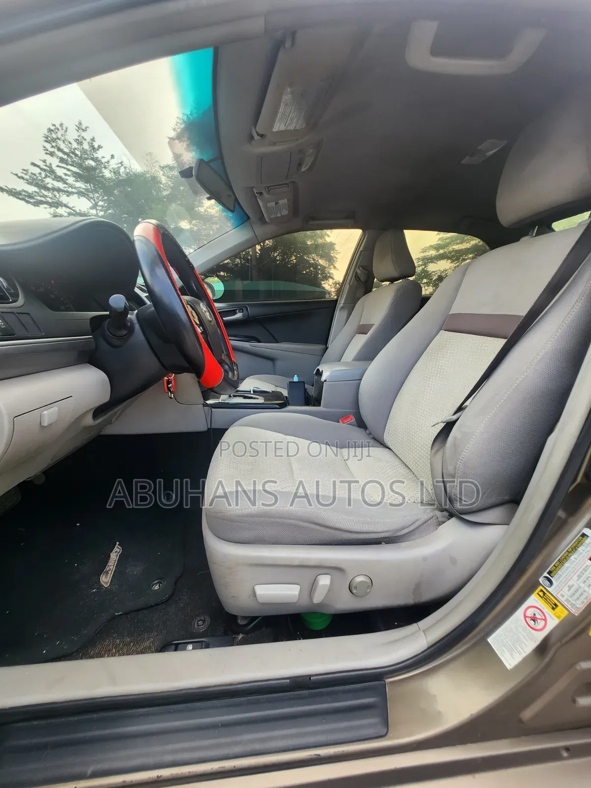 Toyota Camry LE 4dr Sedan (2.5L 4cyl 6A) 2014 Gold