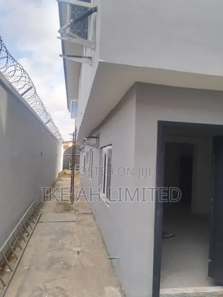 3bdrm Block of Flats in Ifako-Ogba for sale