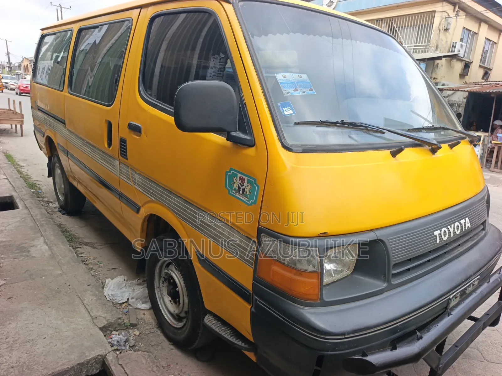 Toyota HiAce 2000 Yellow