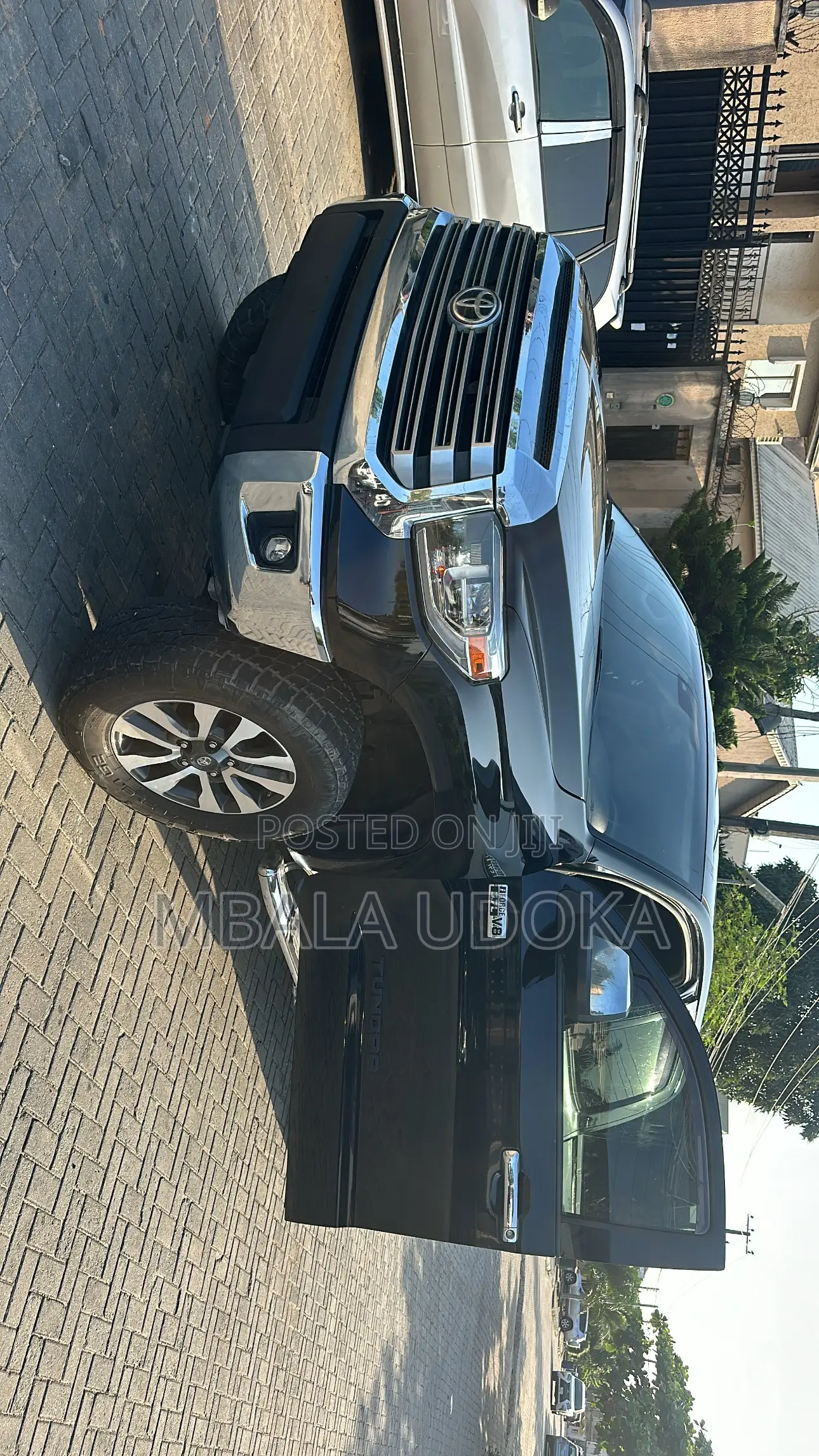 Toyota Tundra Limited 5.7L V8 4x4 Double Cab 6.6 ft. box 145.7 in. WB