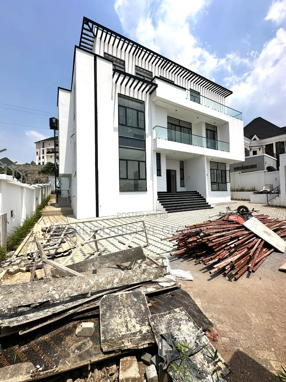 7bdrm Duplex in Guzape Abuja for sale