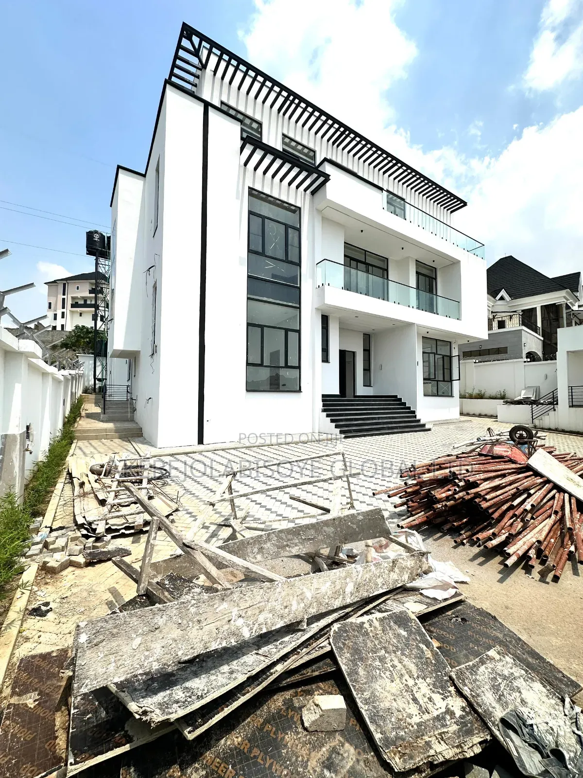 7bdrm Duplex in Guzape Abuja for sale