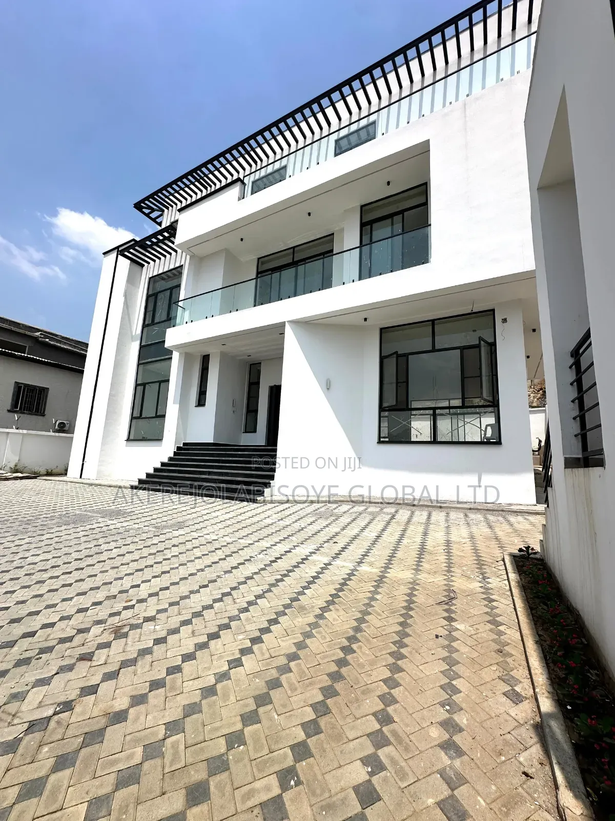 7bdrm Duplex in Guzape Abuja for sale