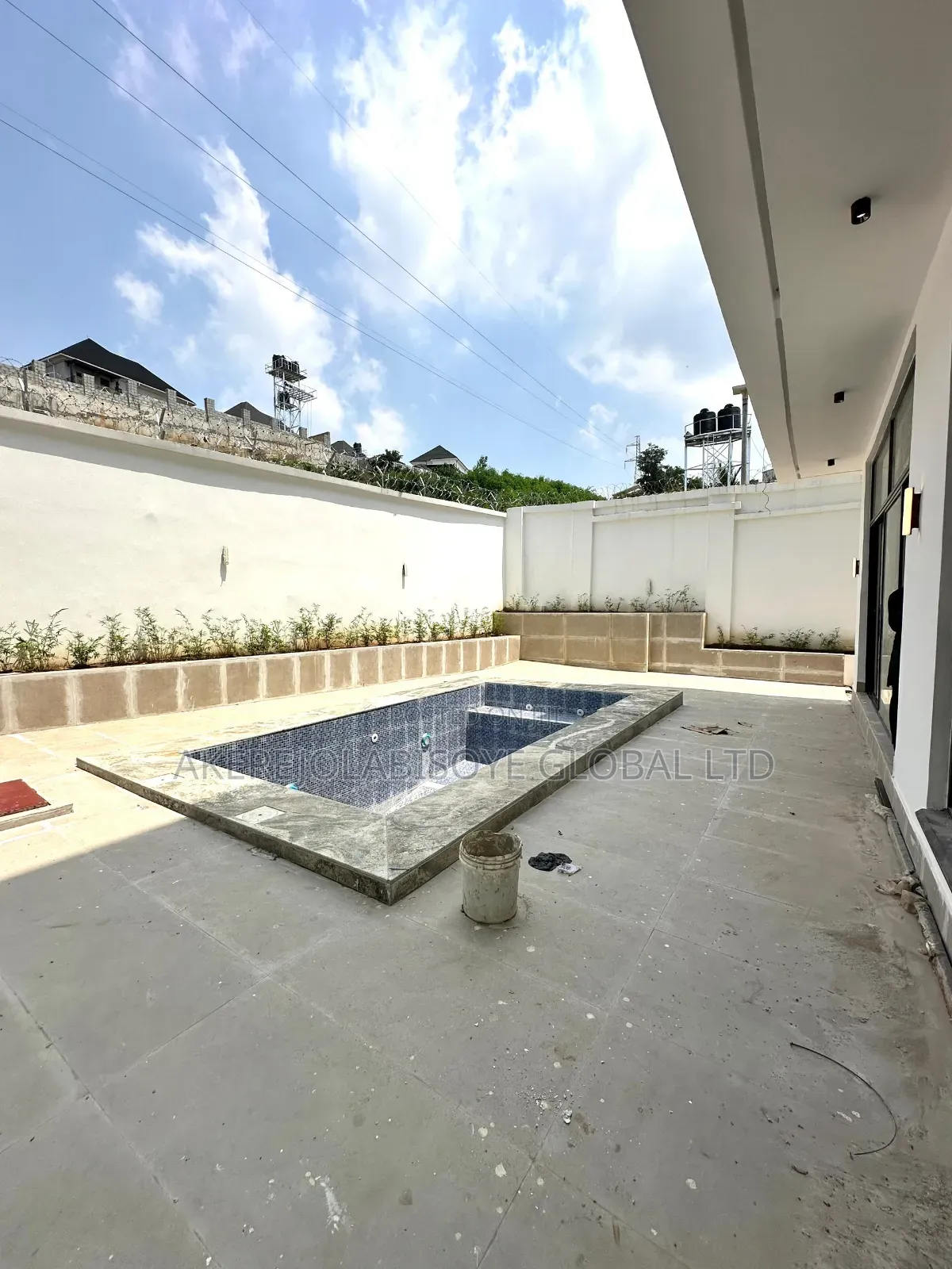 7bdrm Duplex in Guzape Abuja for sale