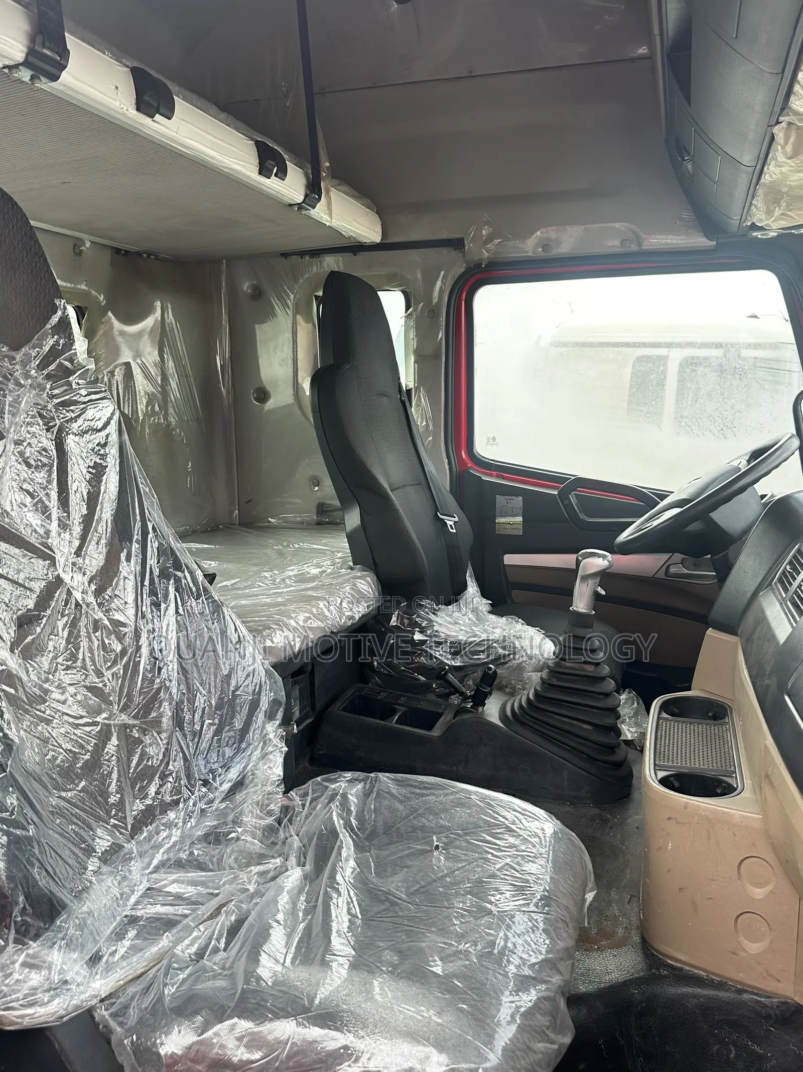 Sinotruk Hohan 6x4 Tractor Head