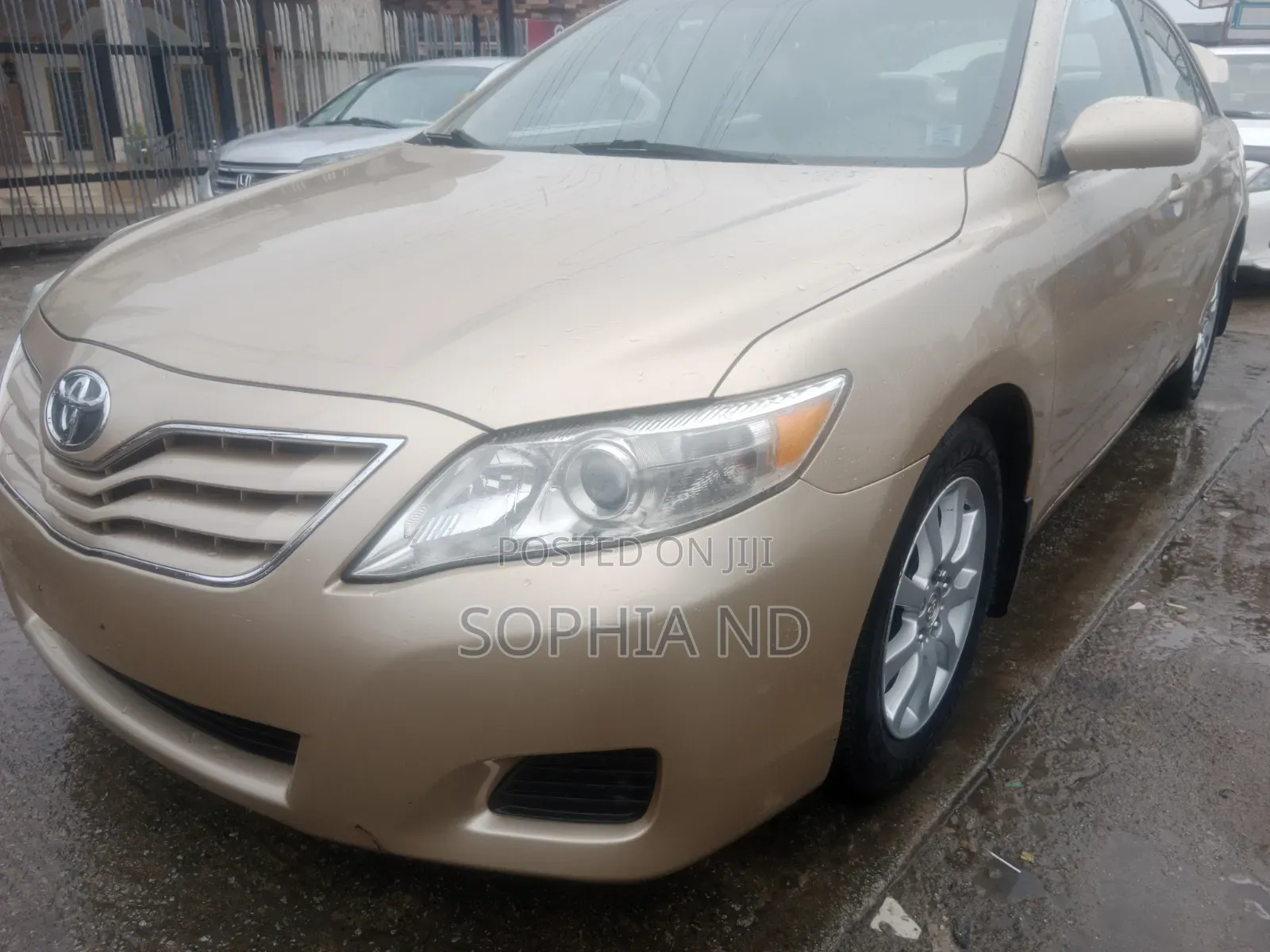 Toyota Camry 2011 Gold