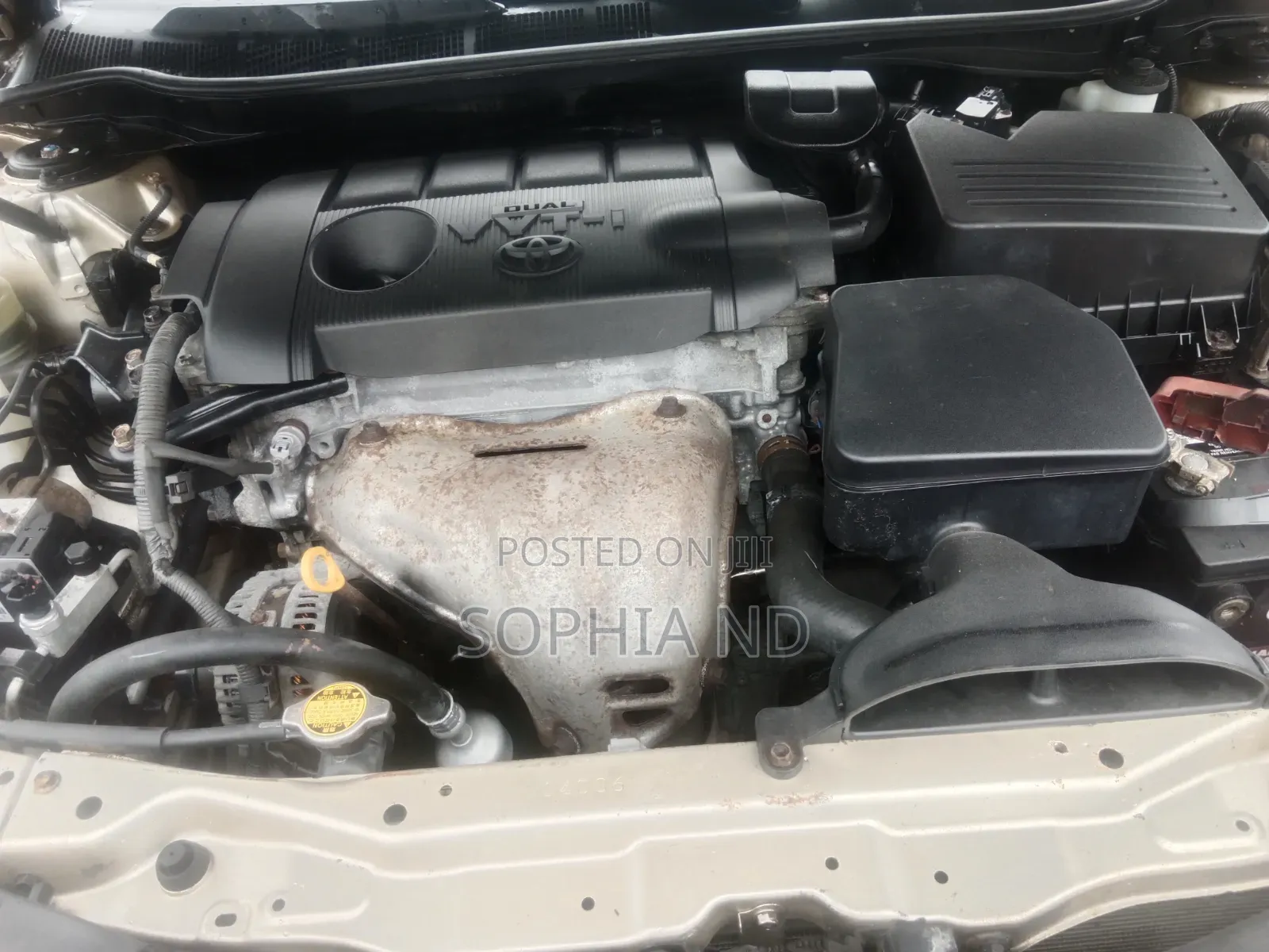 Toyota Camry 2011 Gold