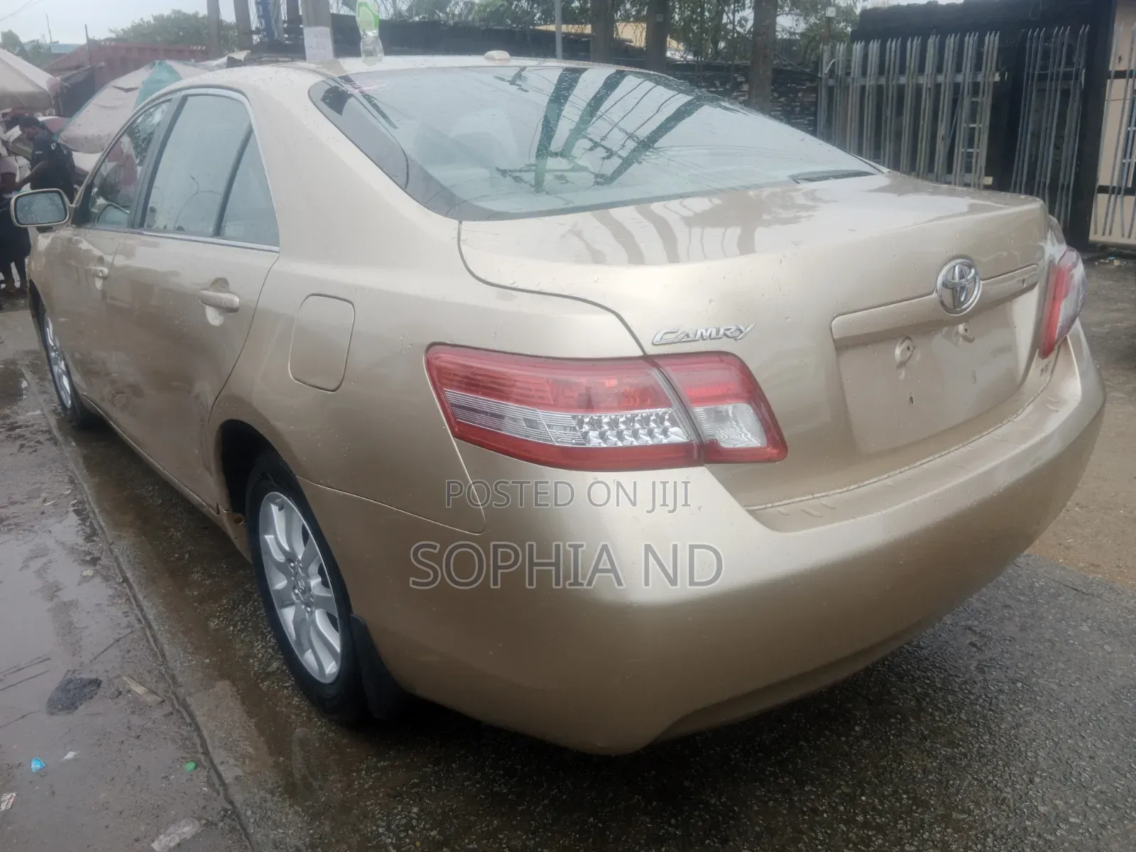 Toyota Camry 2011 Gold