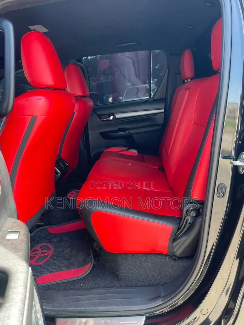 Toyota Hilux 2024 Black