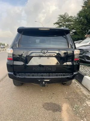 Toyota 4-Runner SR5 4x2 2018 Black