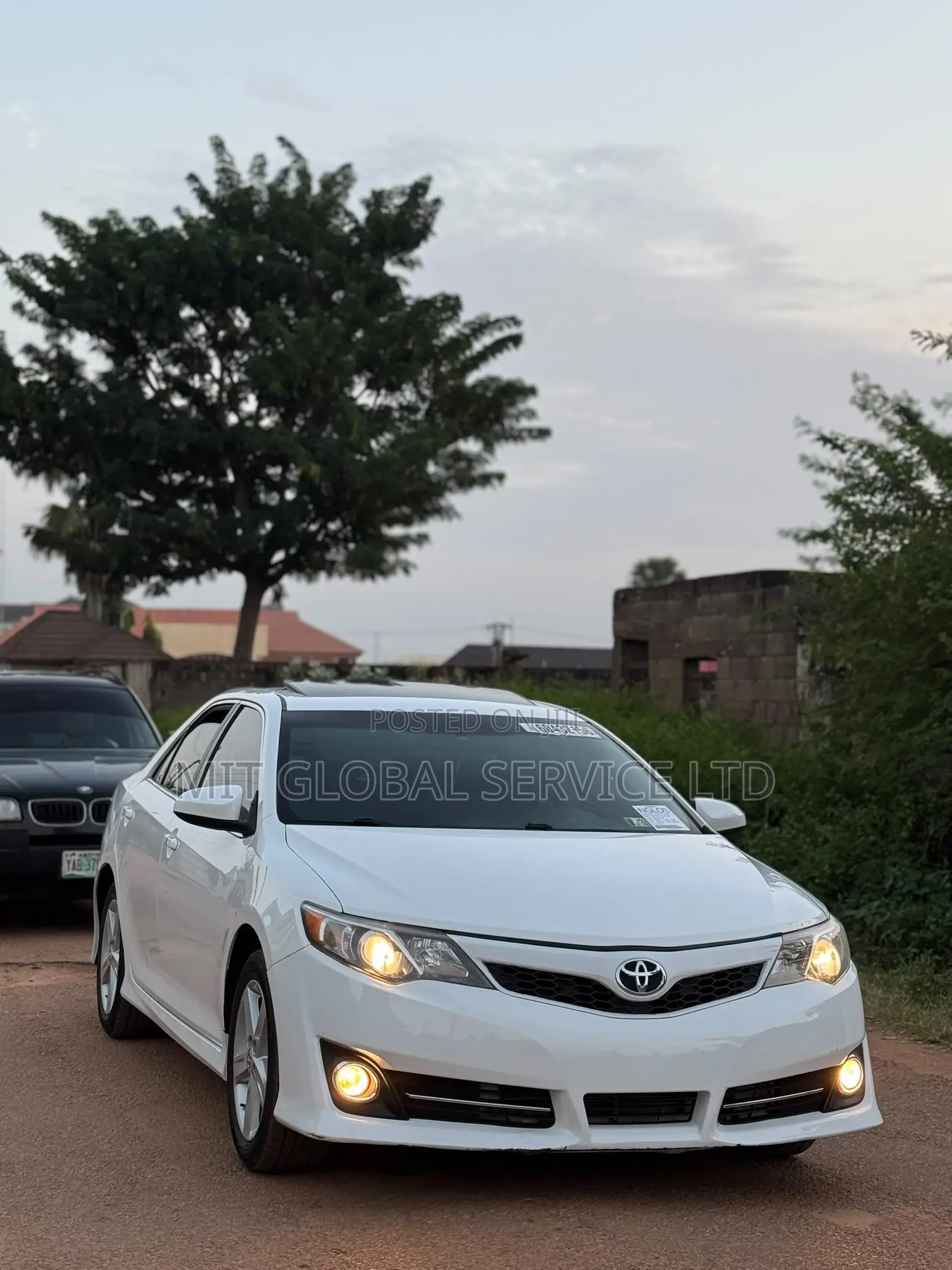 Toyota Camry SE 4dr Sedan (2.5L 4cyl 6A) 2013 White