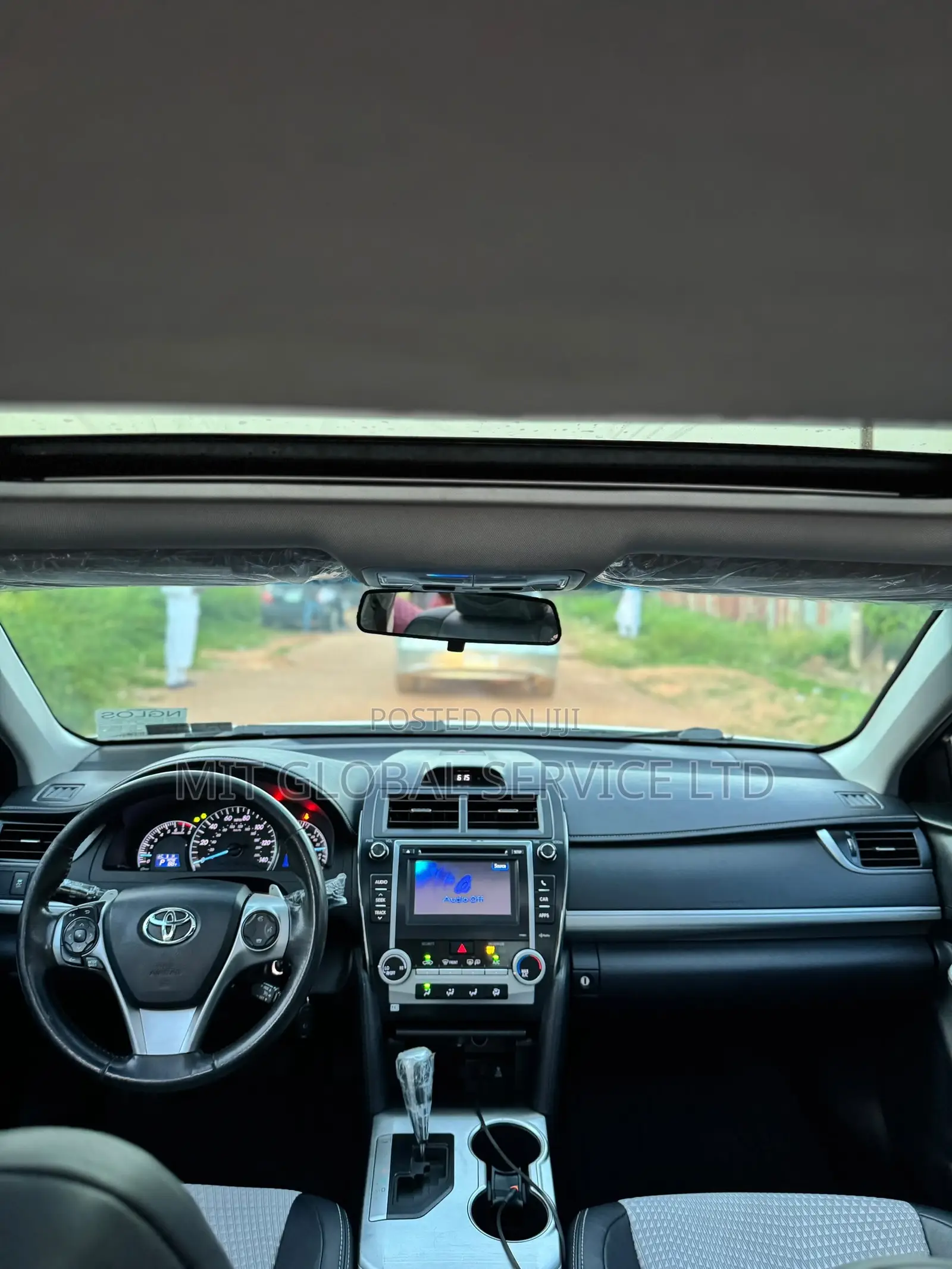 Toyota Camry SE 4dr Sedan (2.5L 4cyl 6A) 2013 White