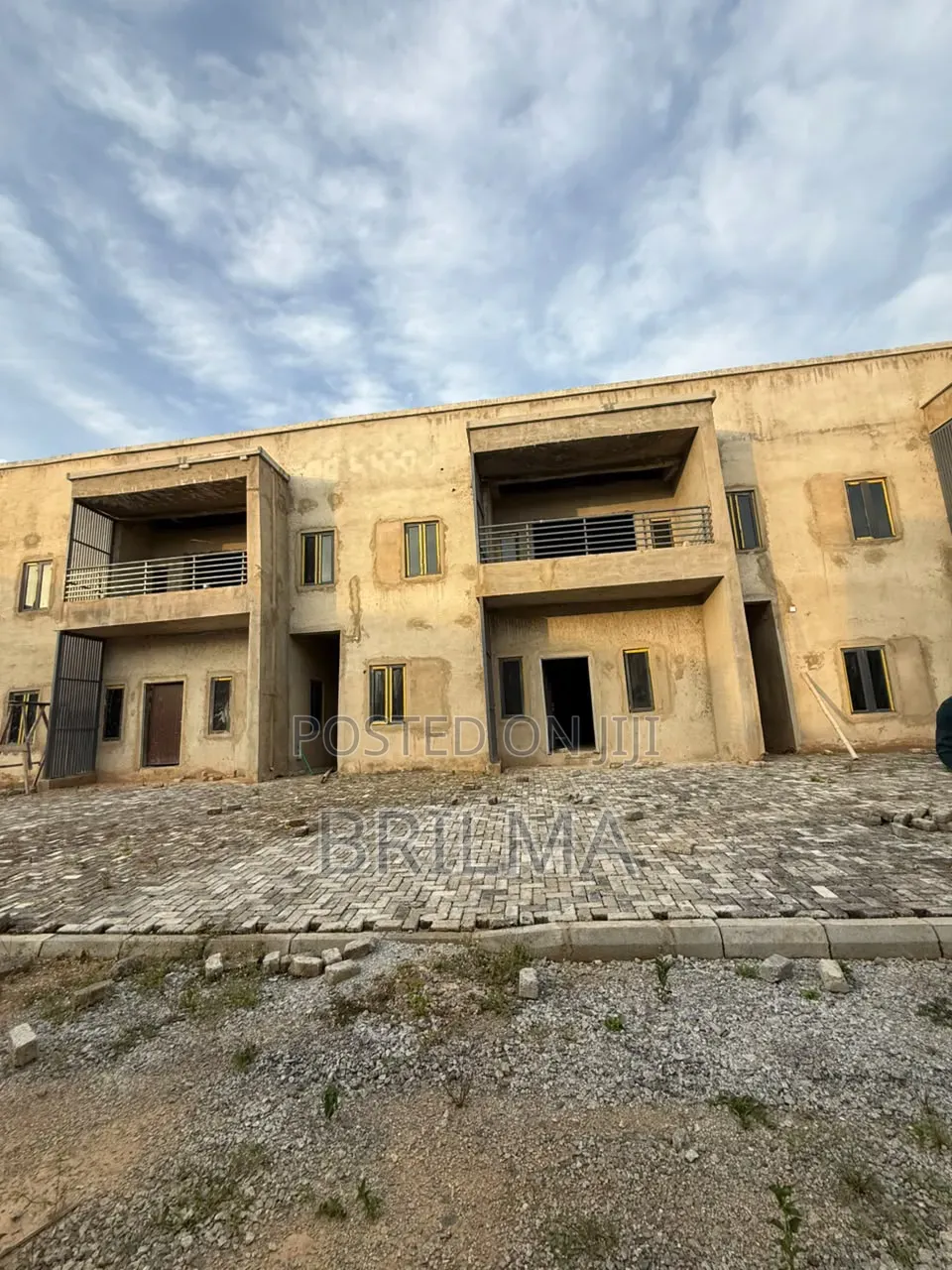 4bdrm Duplex in Kuje for sale