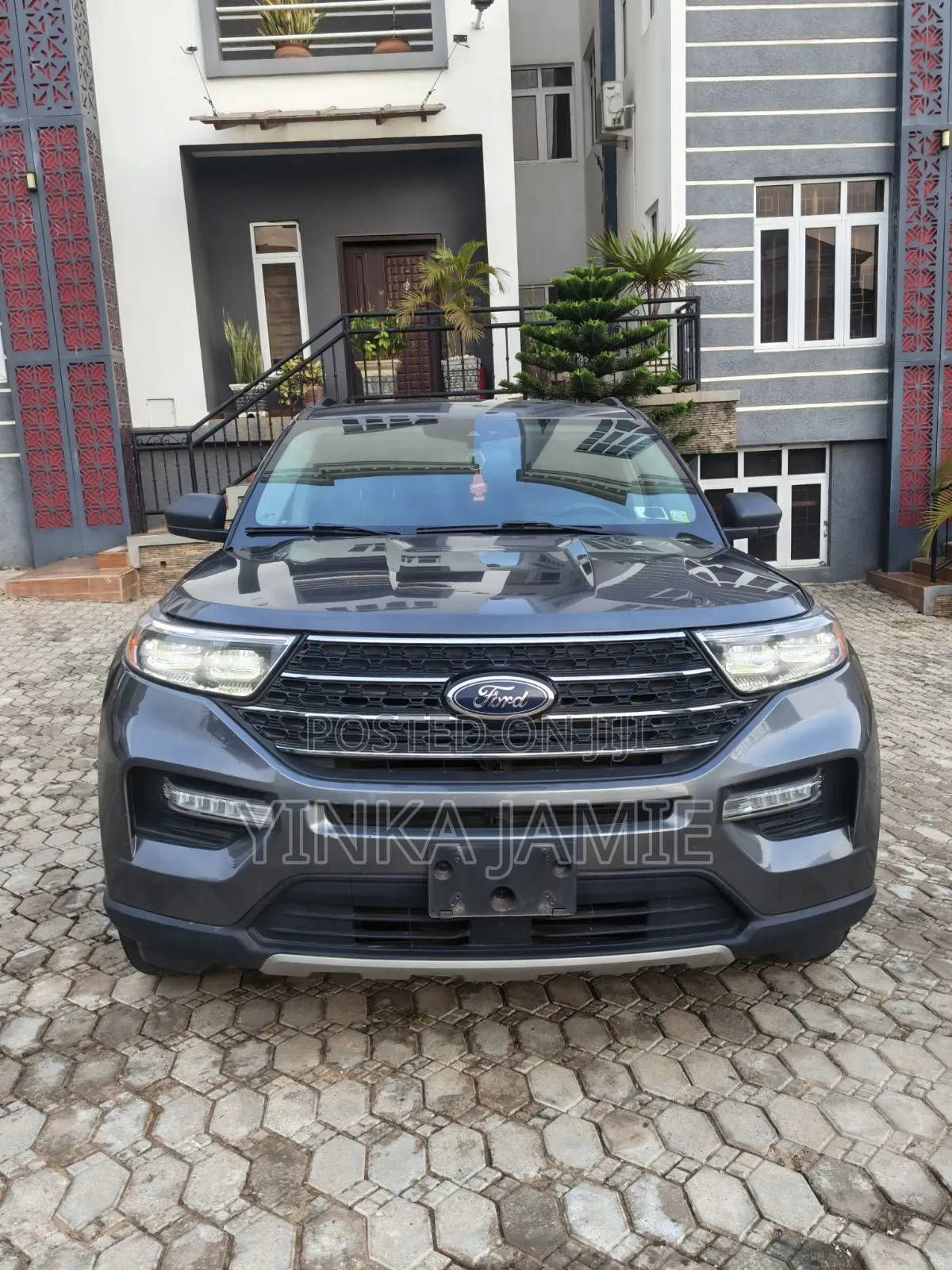 Ford Explorer XLT 2022 Gray