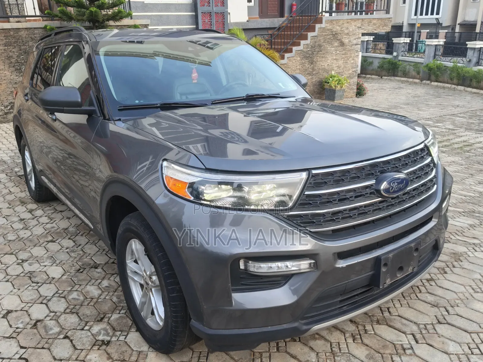 Ford Explorer XLT 2022 Gray