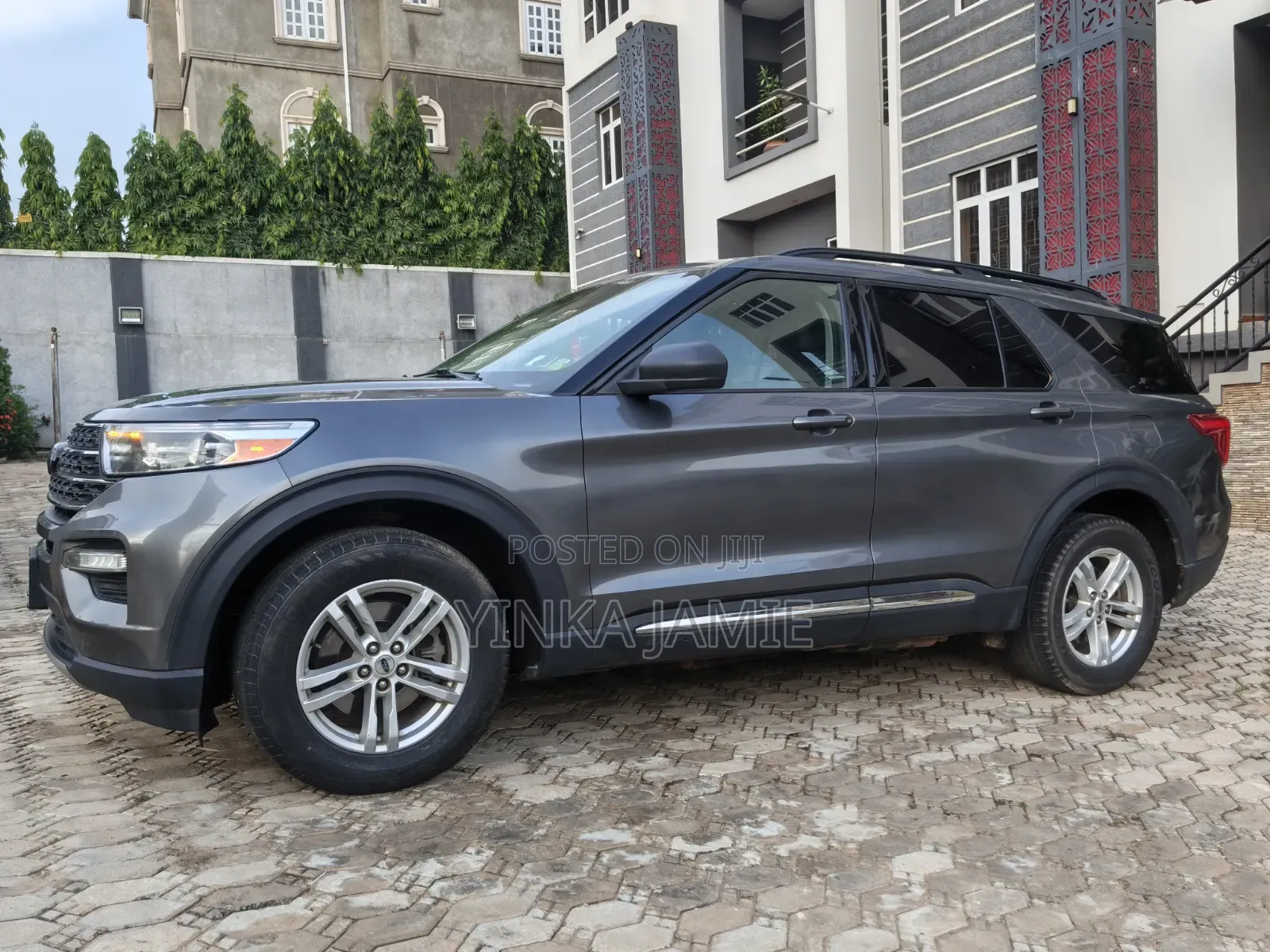 Ford Explorer XLT 2022 Gray