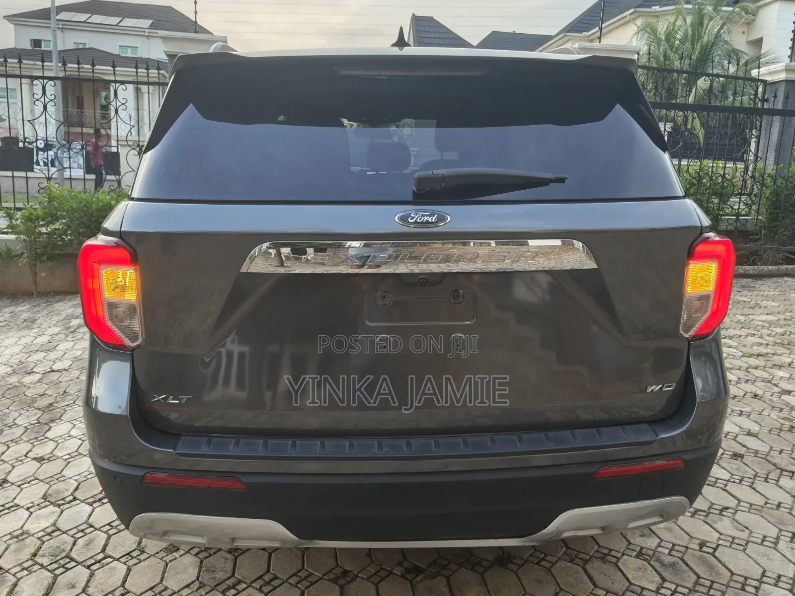 Ford Explorer XLT 2022 Gray