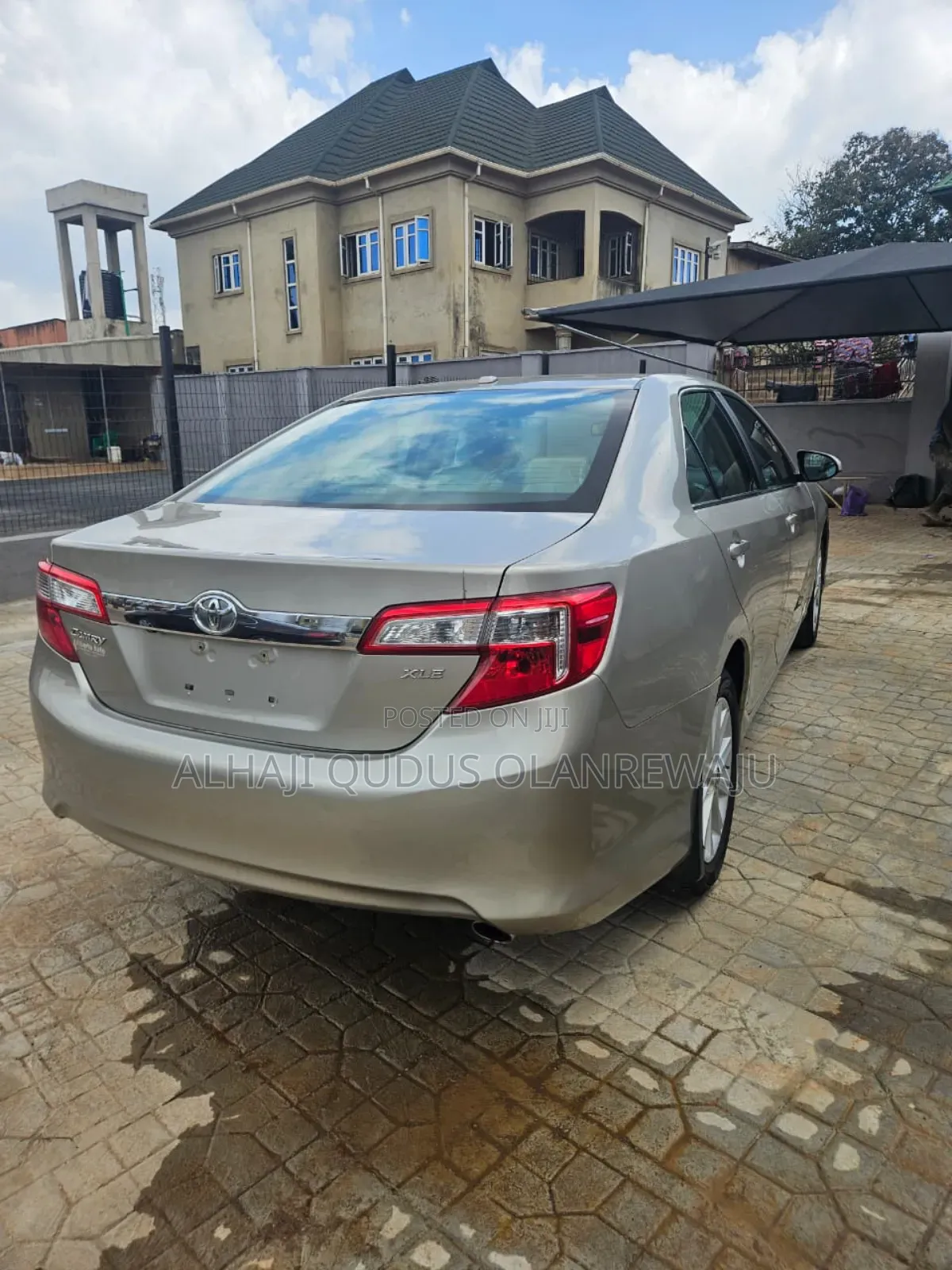 Toyota Camry XLE 4dr Sedan (2.5L 4cyl 6A) 2014 Gold