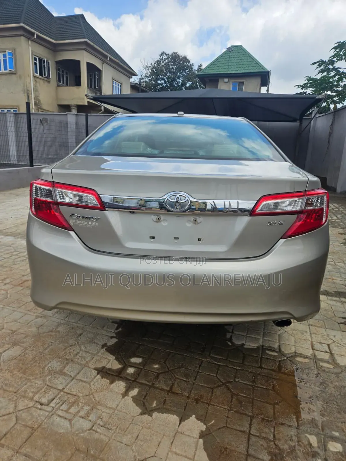 Toyota Camry XLE 4dr Sedan (2.5L 4cyl 6A) 2014 Gold