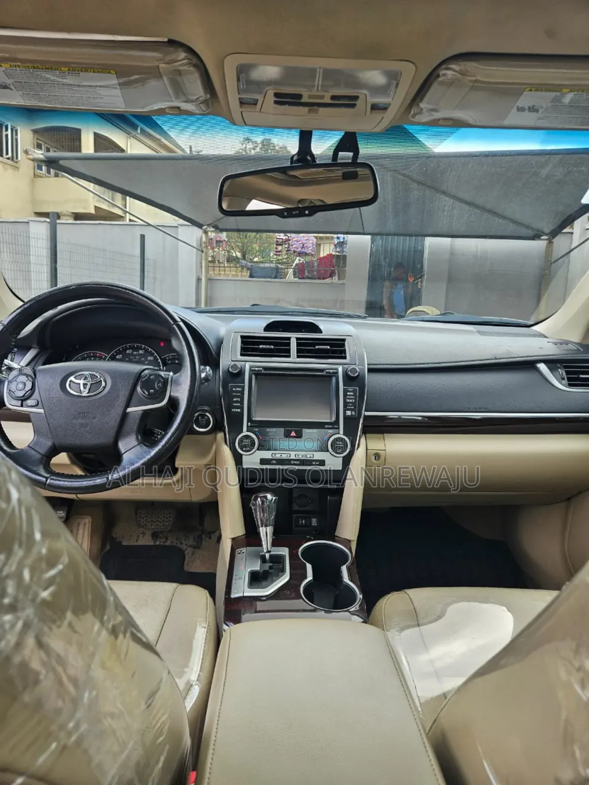 Toyota Camry XLE 4dr Sedan (2.5L 4cyl 6A) 2014 Gold