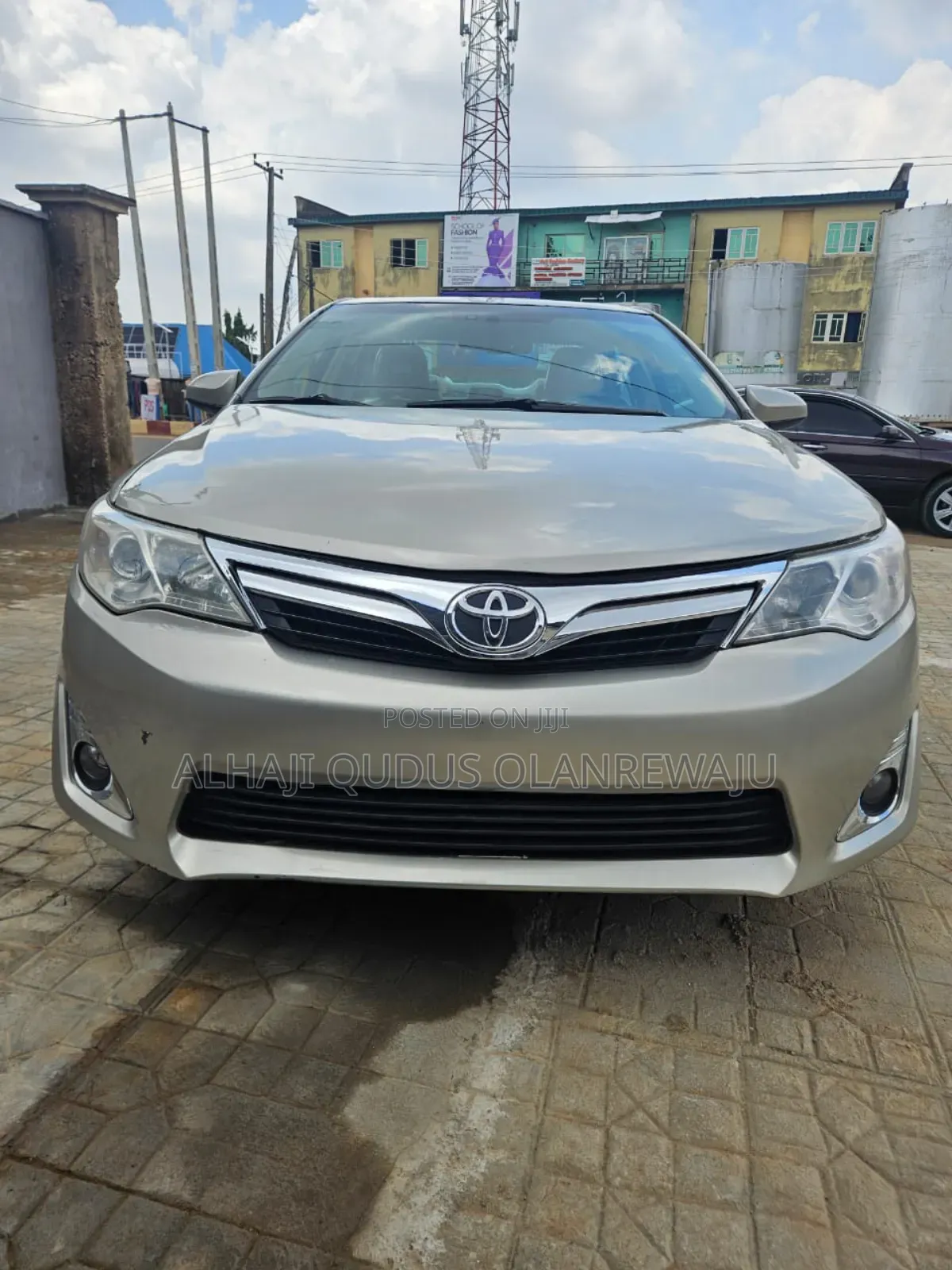 Toyota Camry XLE 4dr Sedan (2.5L 4cyl 6A) 2014 Gold