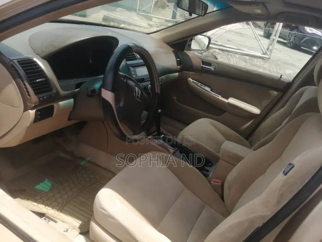 Honda Accord 2006 Gold