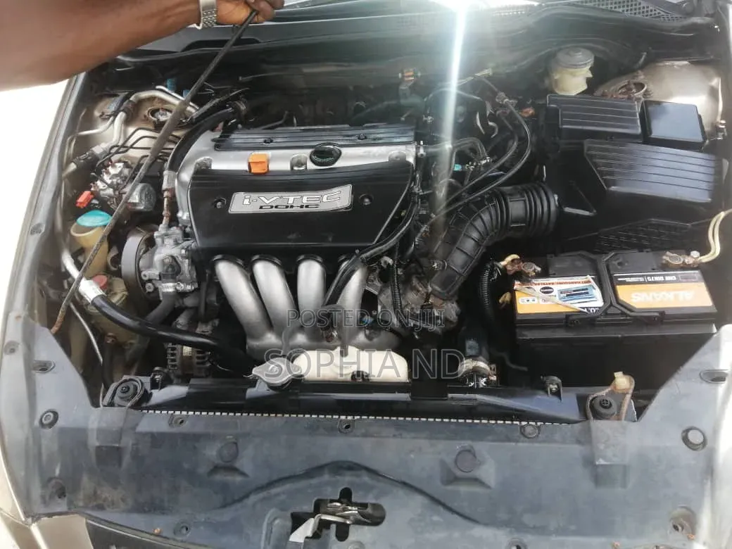 Honda Accord 2006 Gold