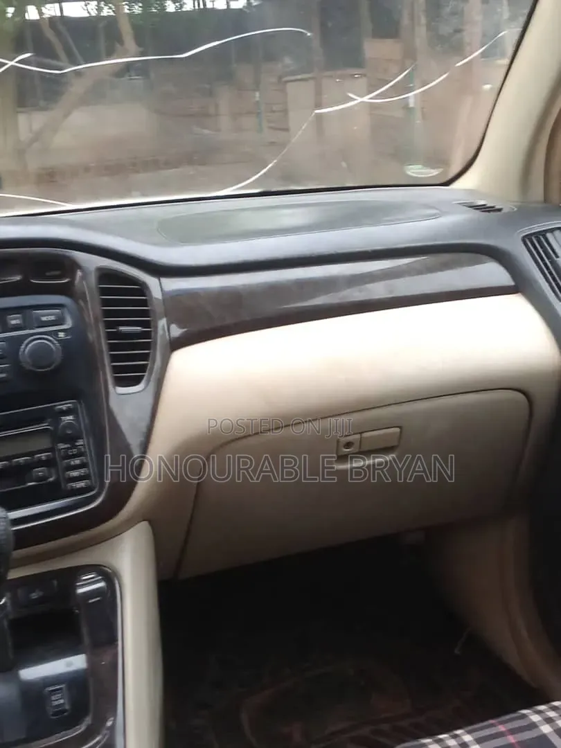 Toyota Highlander V6 FWD 2004 Gold