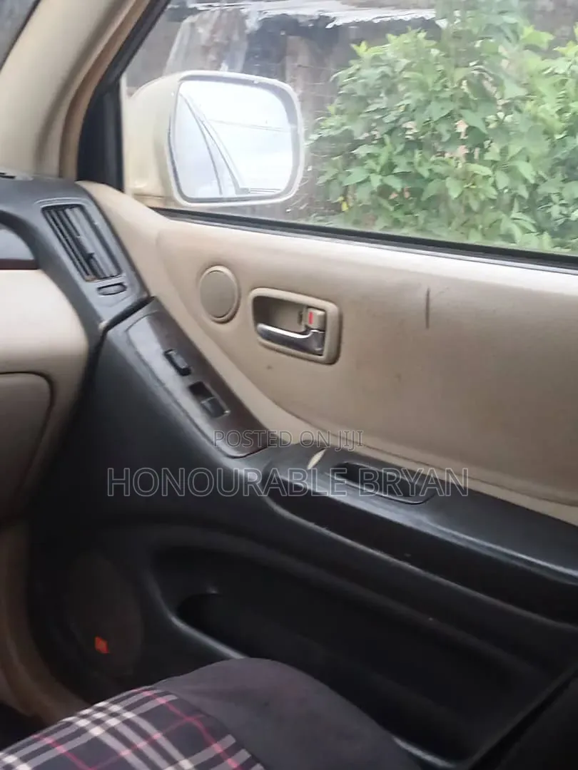 Toyota Highlander V6 FWD 2004 Gold