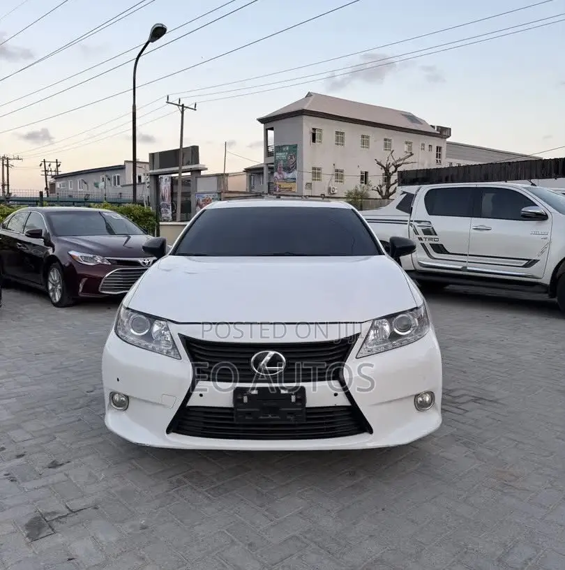 Lexus ES 350 FWD 2013 White