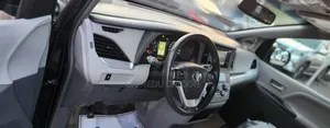 Toyota Sienna 2016 Black