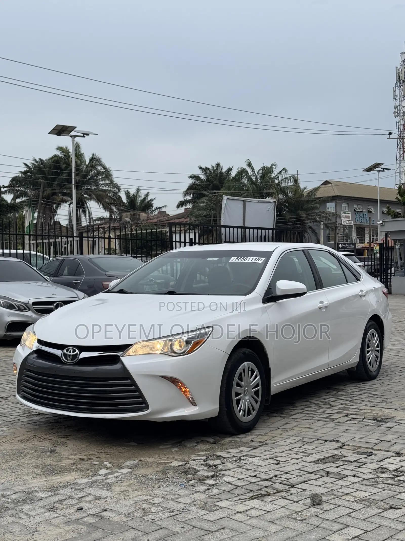 Toyota Camry LE 4dr Sedan (2.5L 4cyl 6A) 2016 White