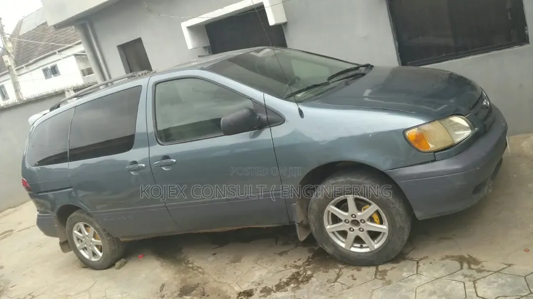 Toyota Sienna 2002 Gray