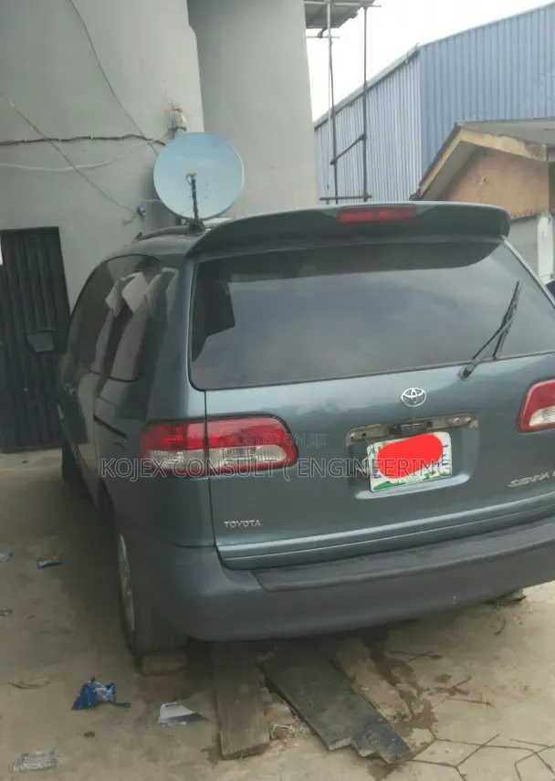 Toyota Sienna 2002 Gray