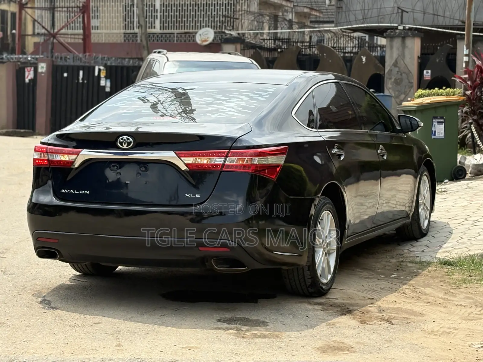 Toyota Avalon XLE Sedar FWD (3.5L 6cyl 6A) 2013 Black