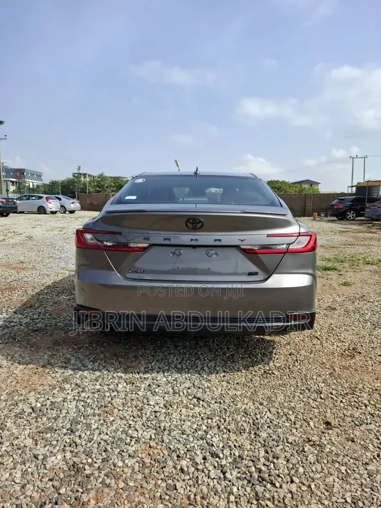Toyota Camry SE 2025 Gray