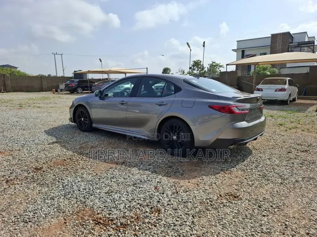 Toyota Camry SE 2025 Gray