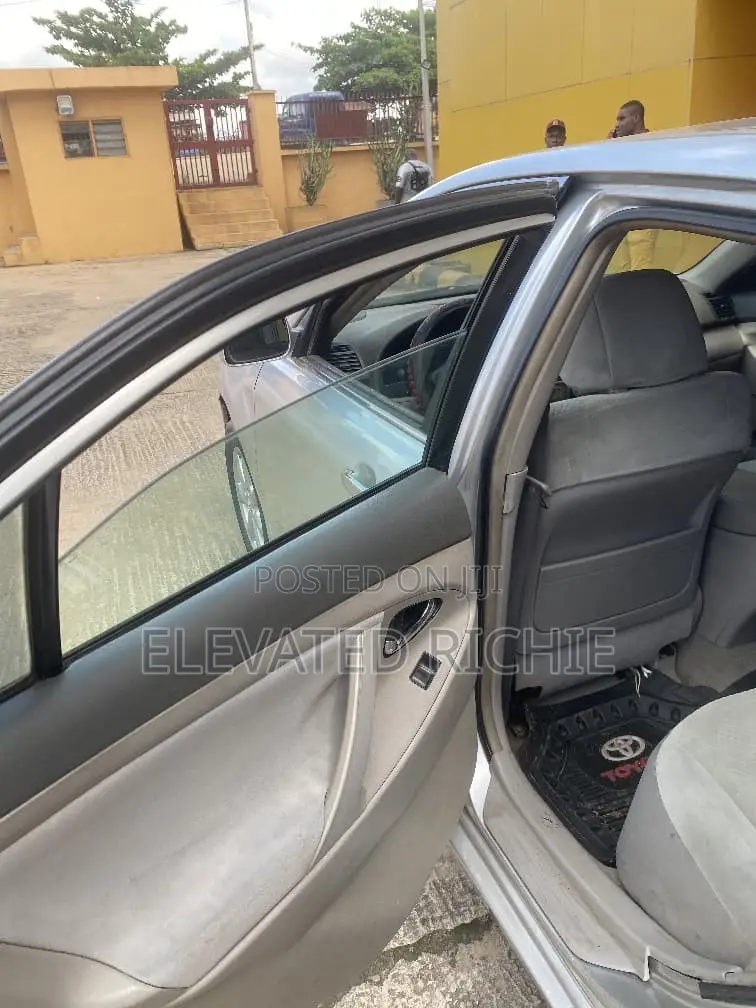 Toyota Camry LE 4dr Sedan (2.4L 4cyl 5A) 2008 Silver