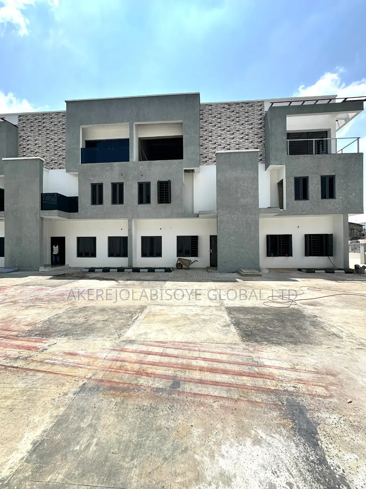 4bdrm Duplex in Guzape Abuja for rent