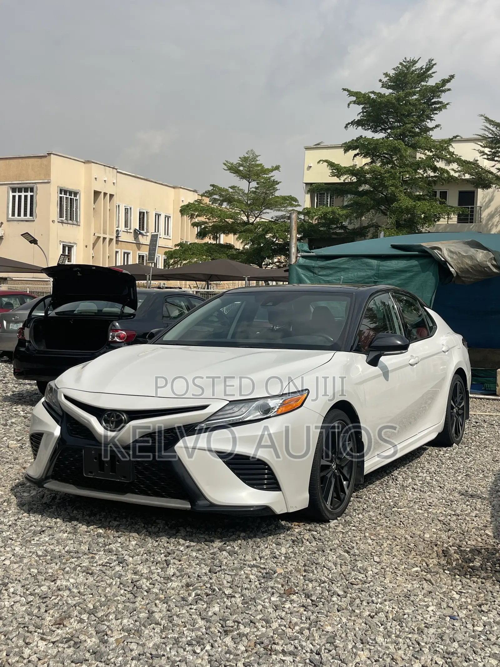 Toyota Camry XLE FWD 2020 White