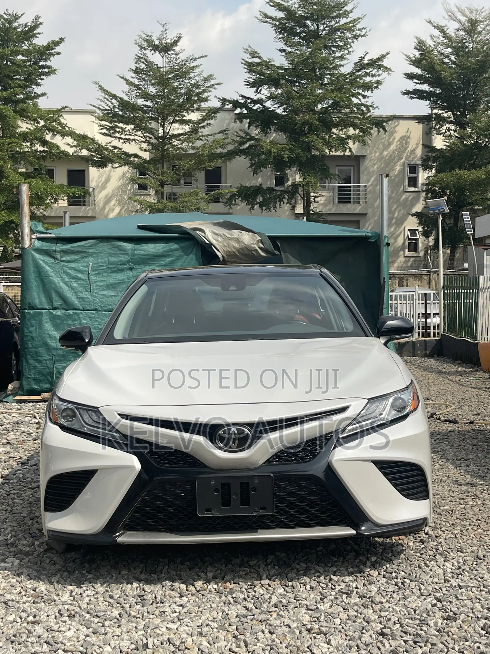 Toyota Camry XLE FWD 2020 White