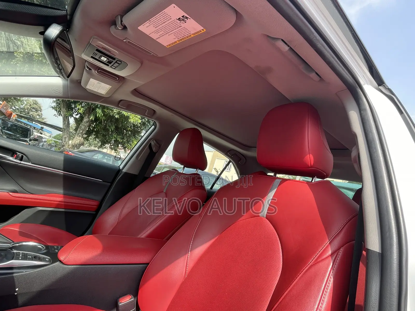 Toyota Camry XLE FWD 2020 White