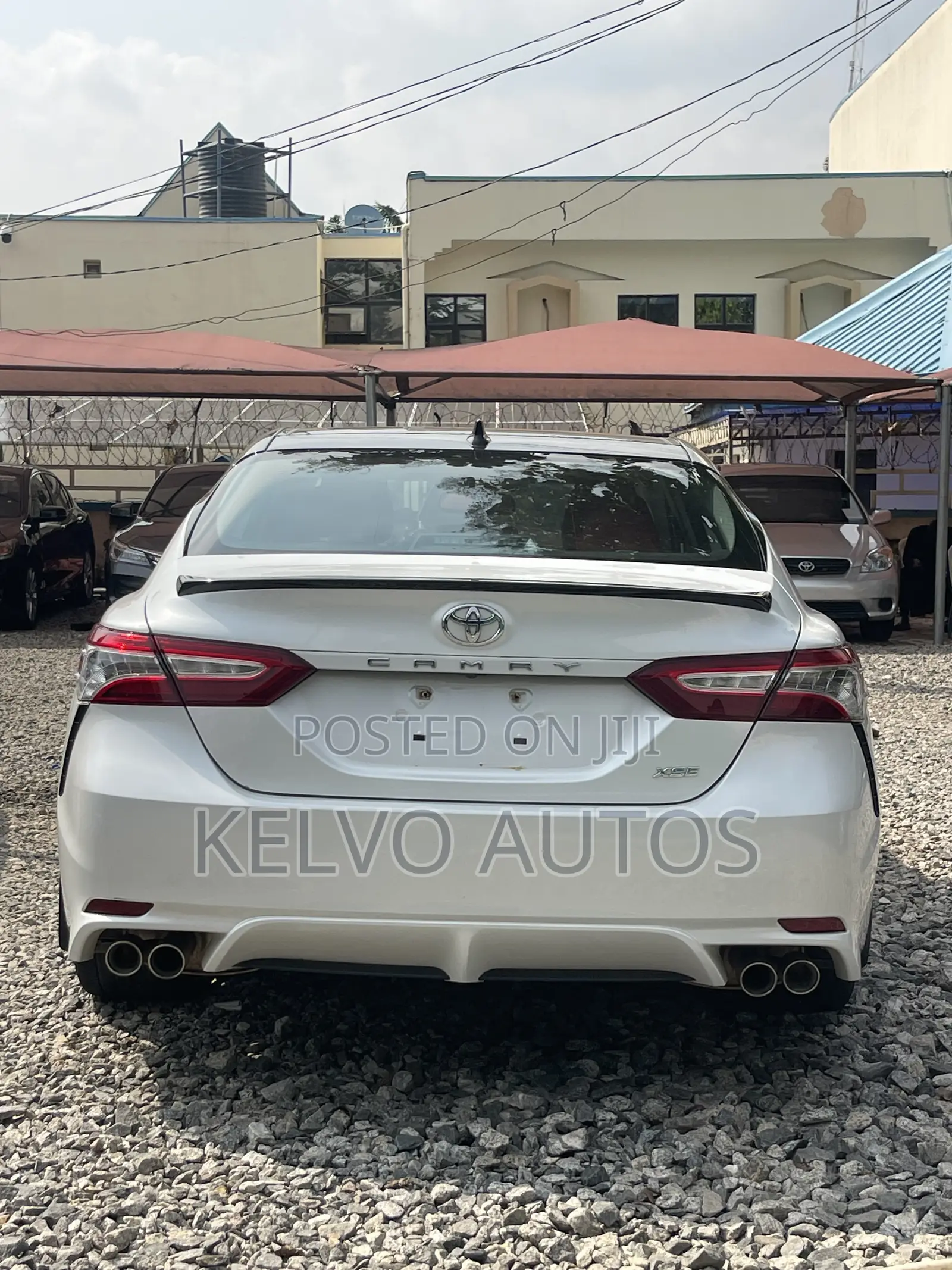 Toyota Camry XLE FWD 2020 White
