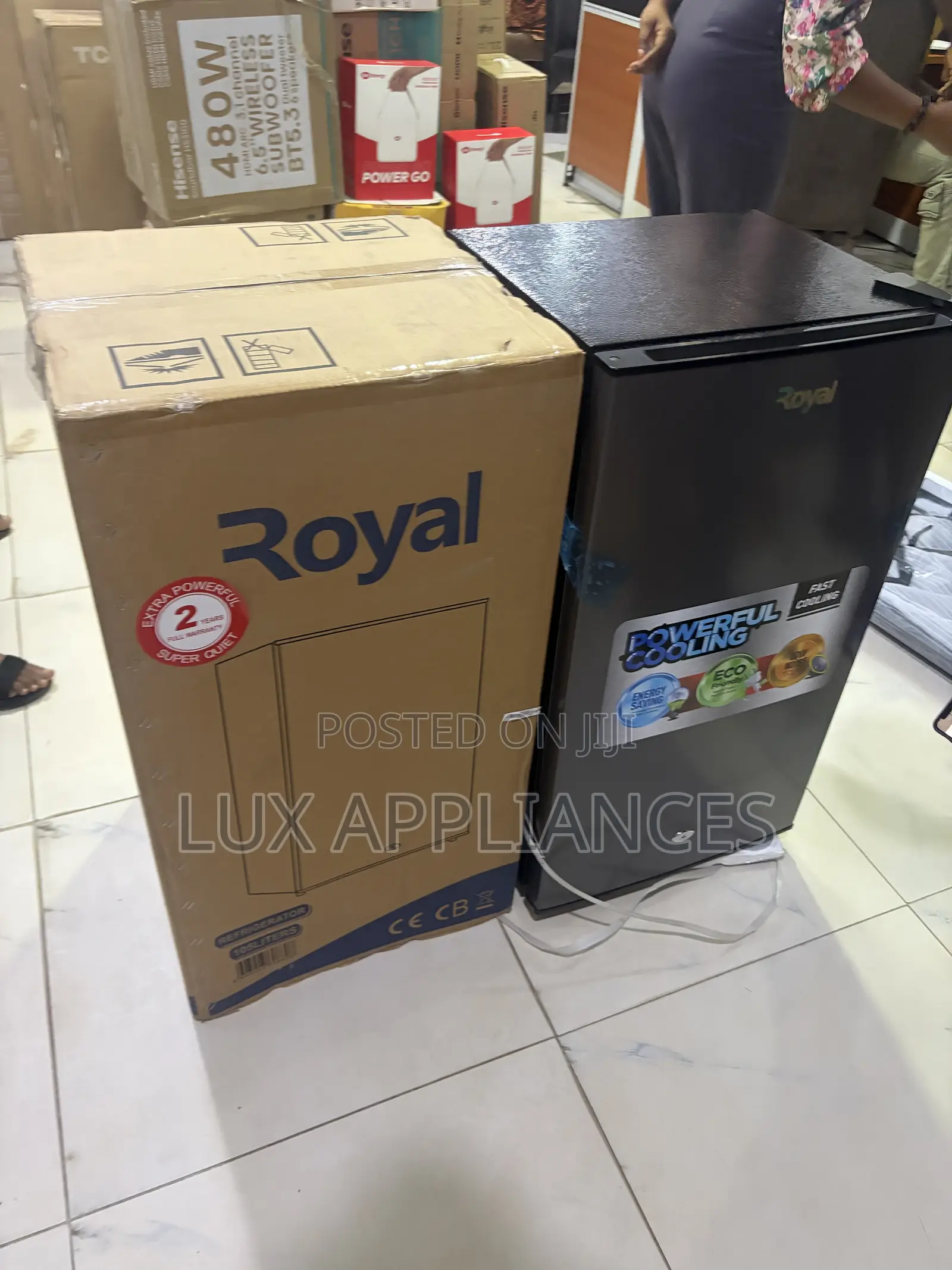 Royal 105L Refrigerator for Daily Kitchen Convenience