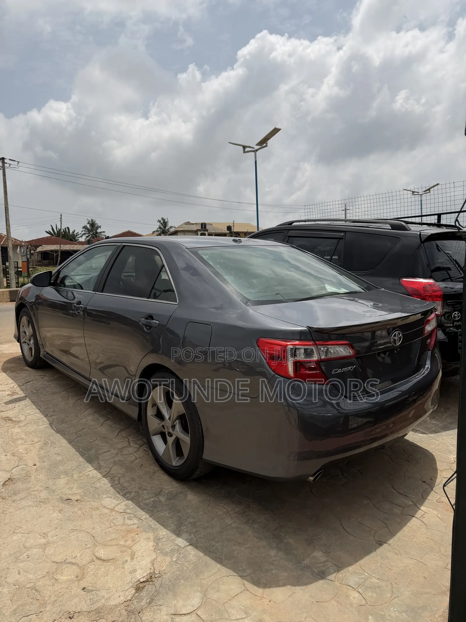 Toyota Camry SE V6 4dr Sedan (3.5L 6cyl 6A) 2013 Gray
