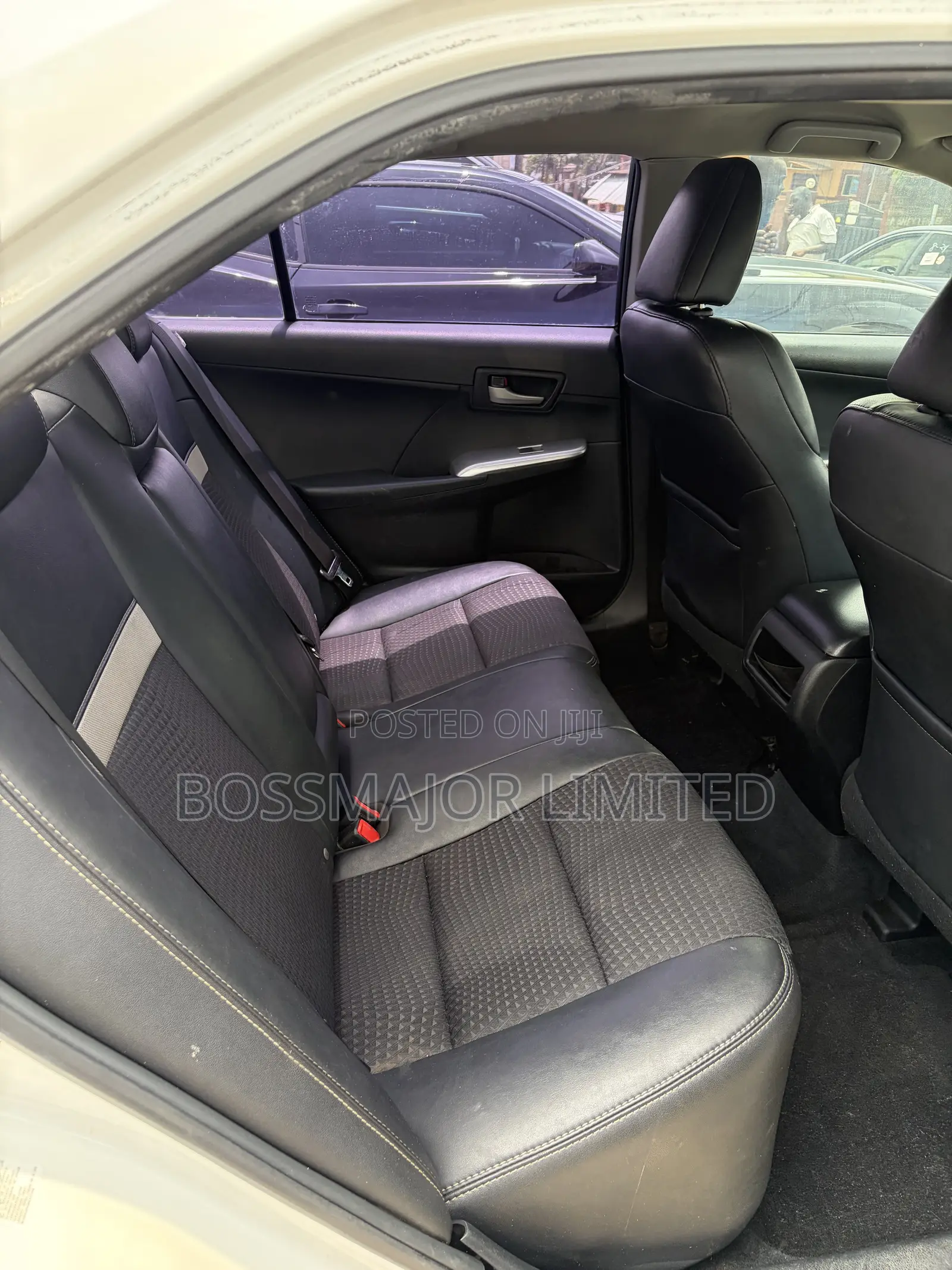 Toyota Camry SE 4dr Sedan (2.5L 4cyl 6A) 2013 White