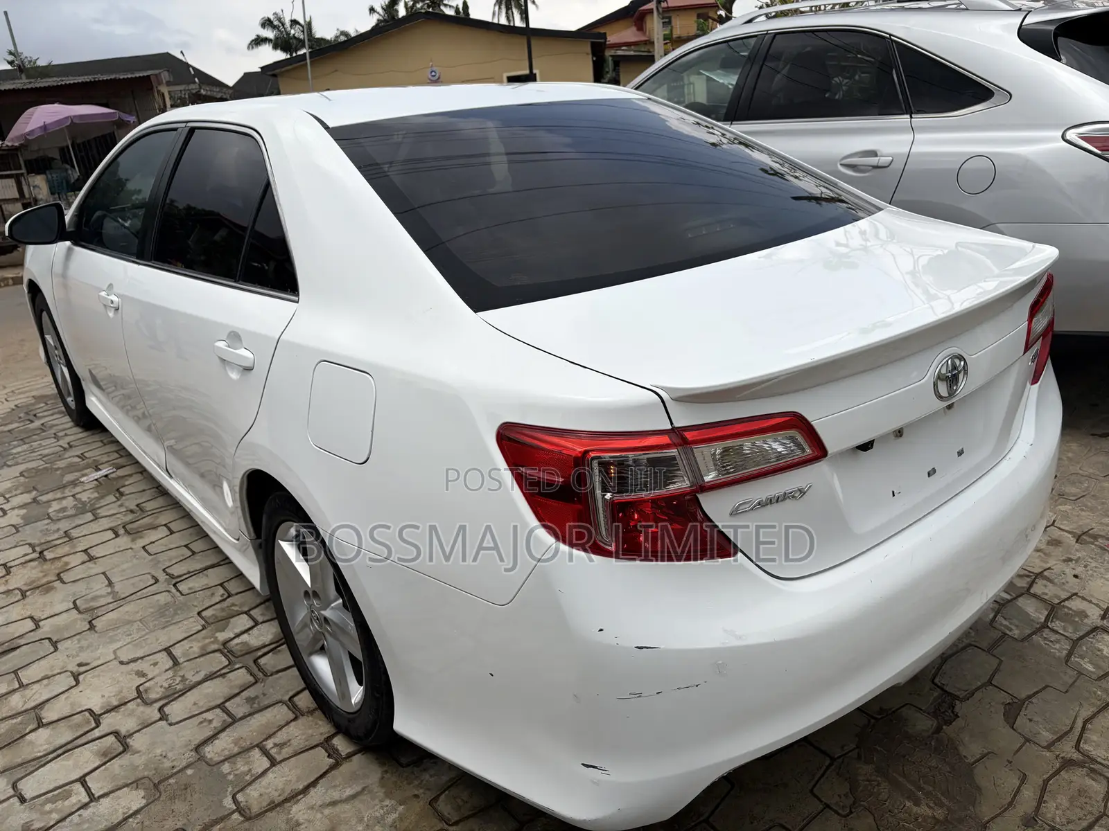 Toyota Camry SE 4dr Sedan (2.5L 4cyl 6A) 2013 White