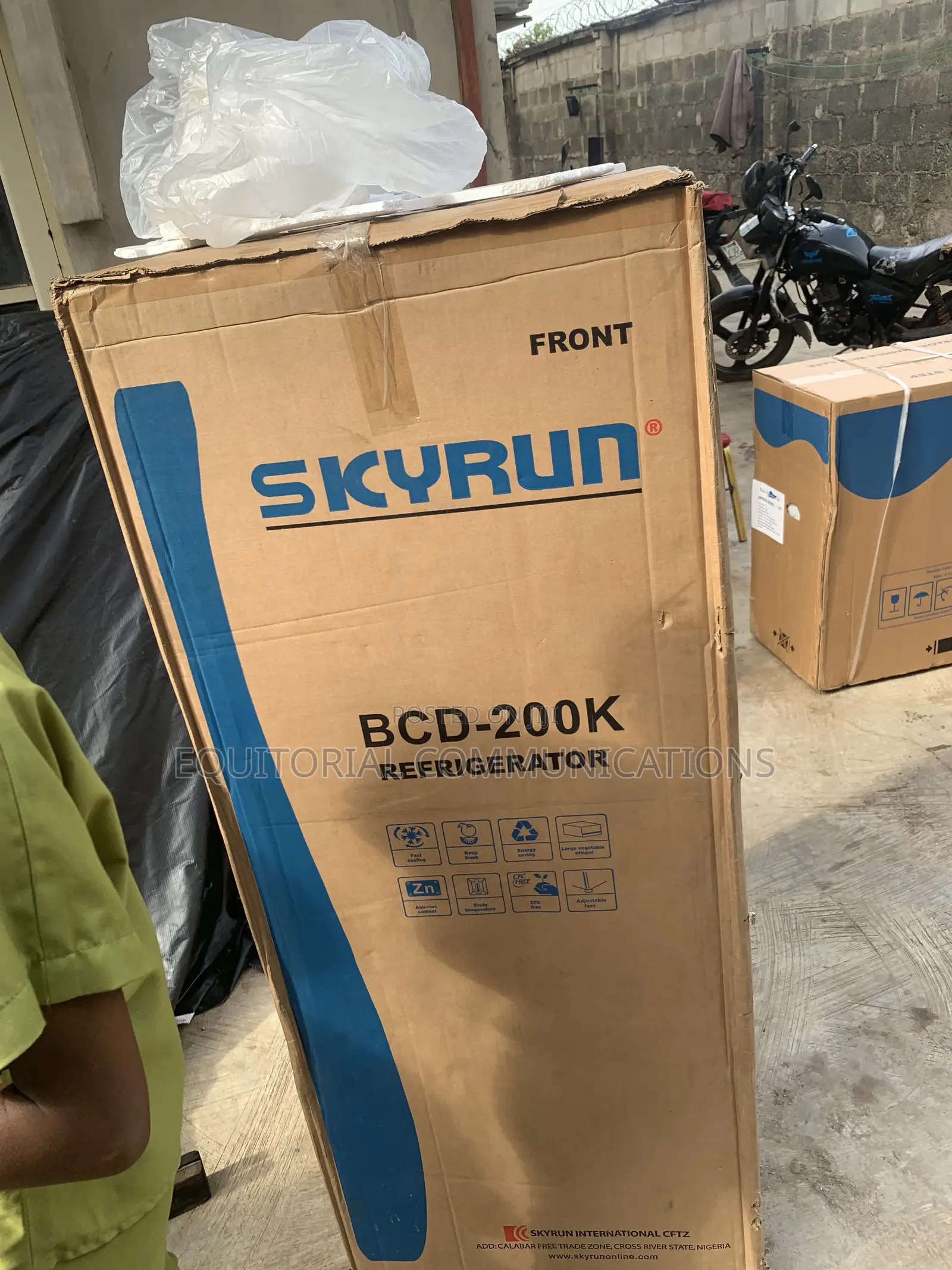 SKYRUN 200L Fridge With Spacious Storage