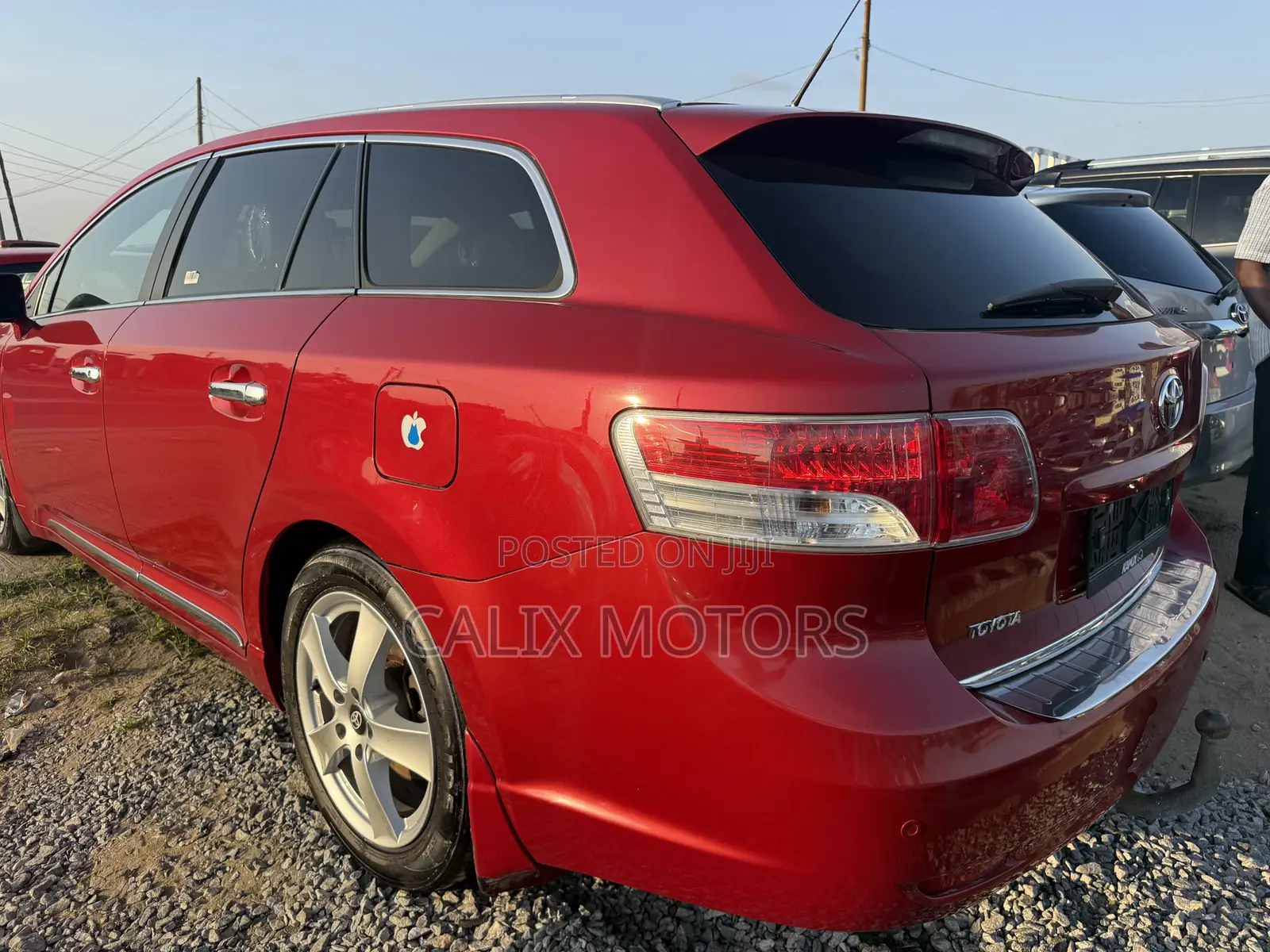 Toyota Avensis 2012 Red