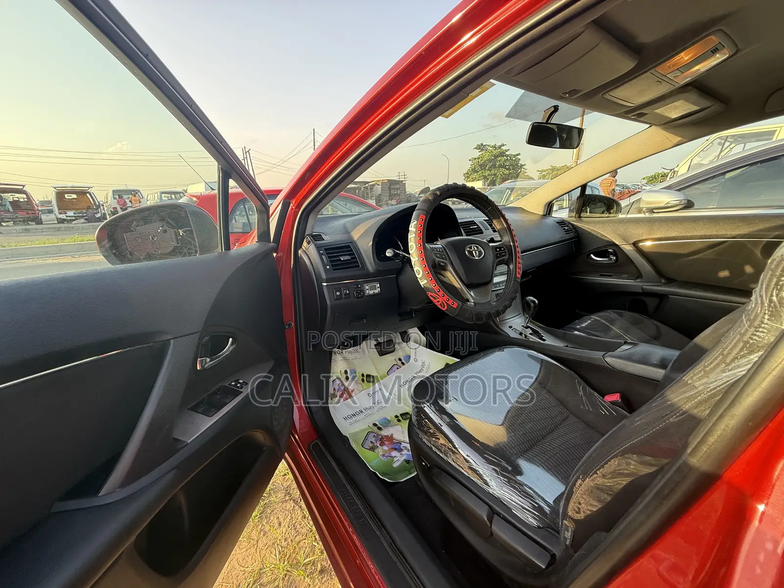 Toyota Avensis 2012 Red